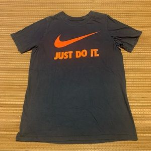 Nike short sleeve t shirt size L